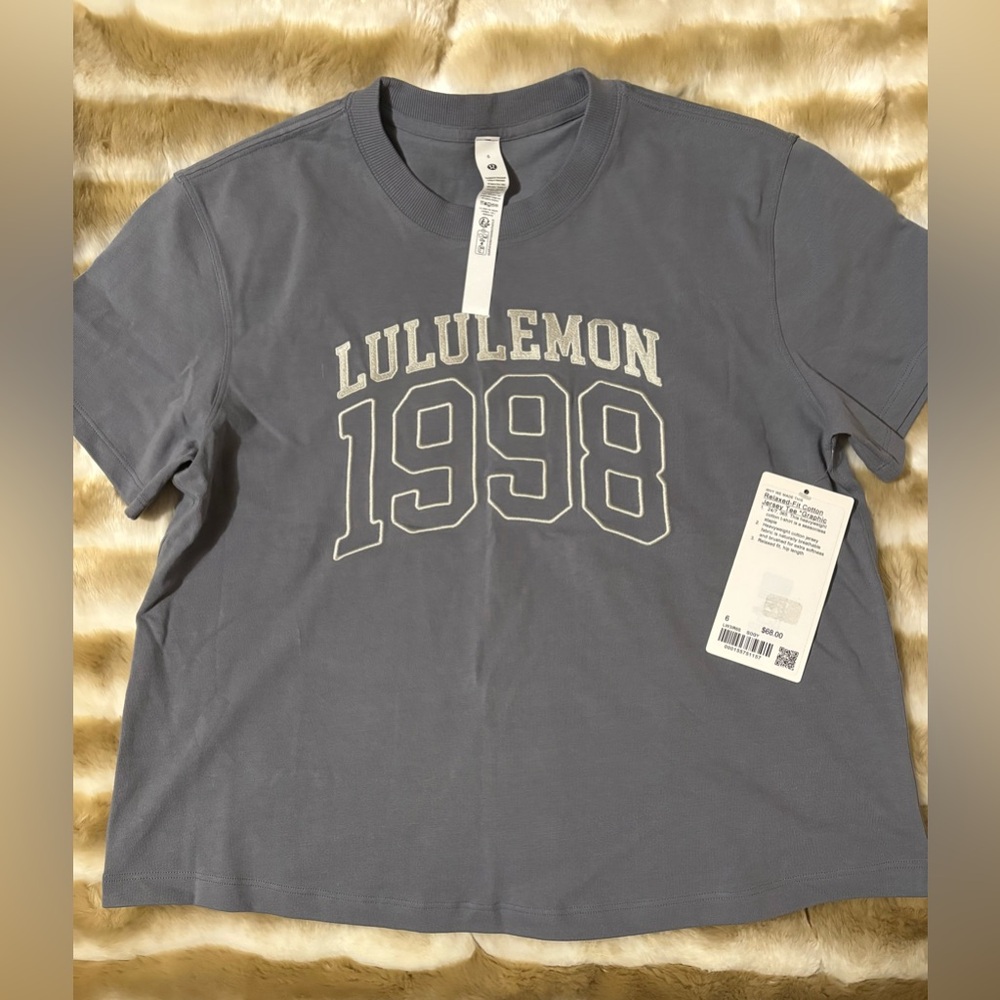 NWT Lululemon Solar Gray Graphic T-Shirt Size 6